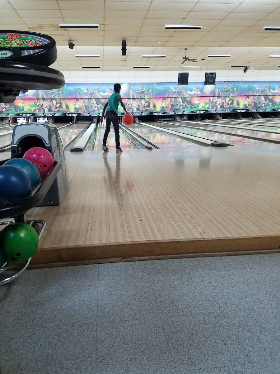 Super Bowling Lanes & Sports Bar